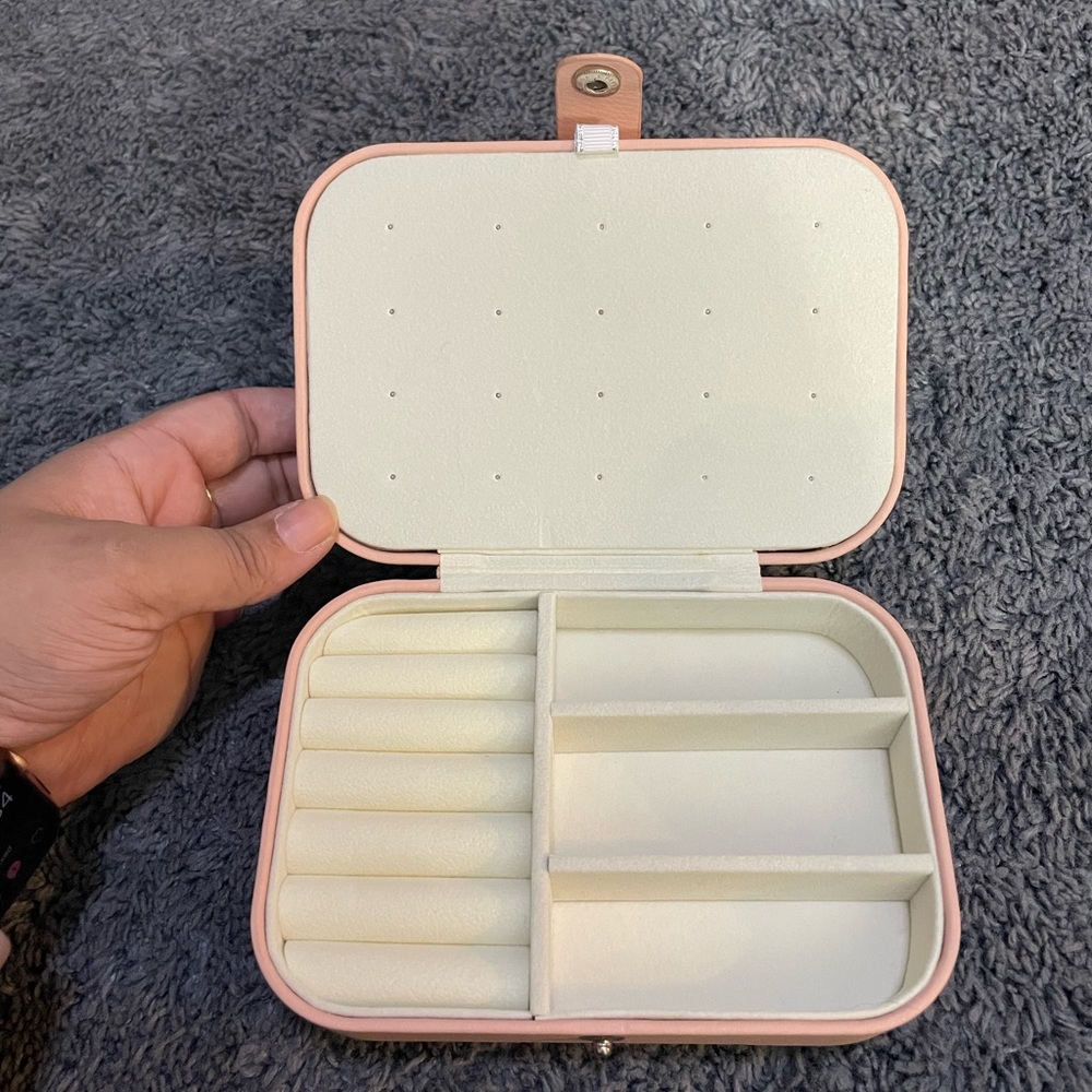 NWOT travel jewelry case